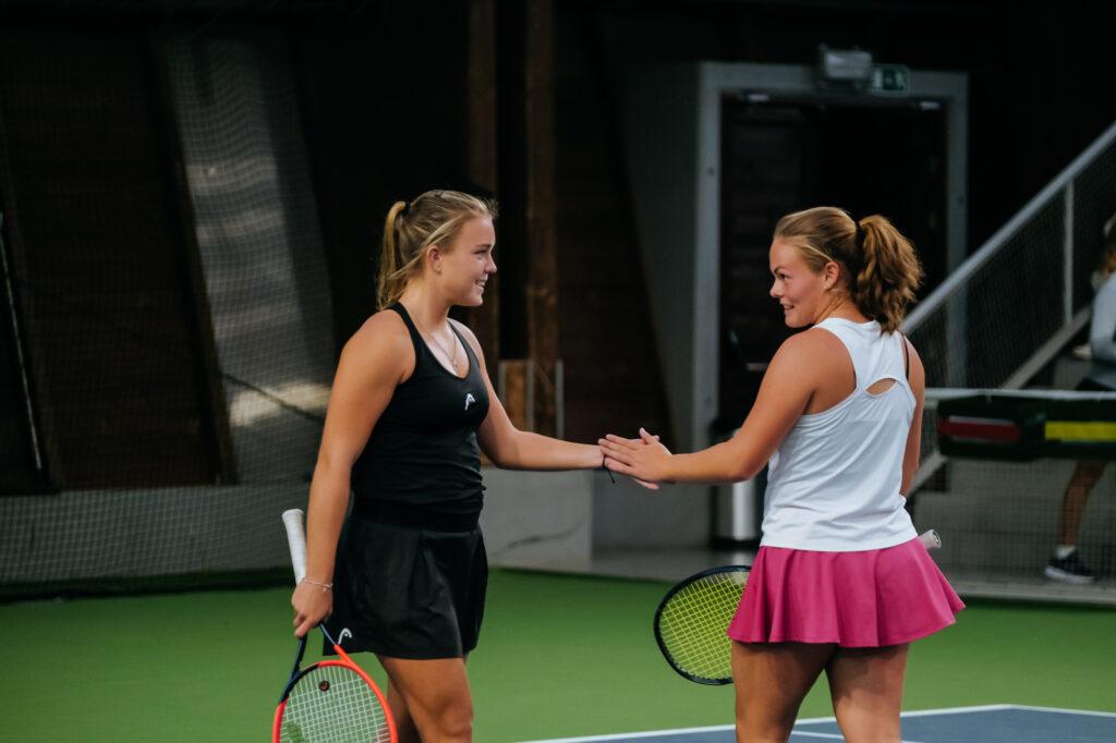 ANGELINA VOLOSHCHUK E AMALIA SUCIU 1 SF 1