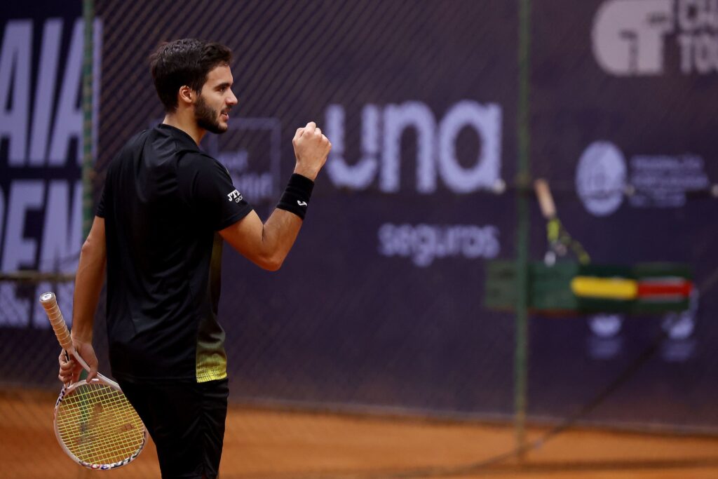Victor CORNEAROU e Mick VELDHEERNED vs Theo ARRIBAGE FRA e Francisco CABRALPOR 0833
