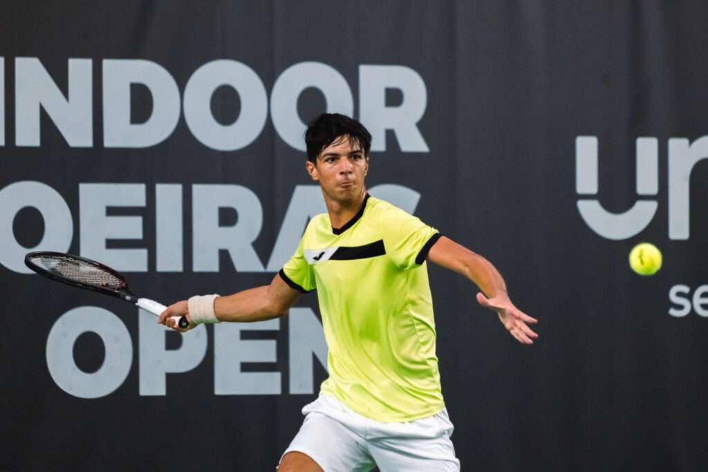 Trio na qualificação do Indoor Oeiras III a tentar juntar-se ao quinteto de Jaime Faria & Ca. 2 Tiago PEREIRA 00008 4