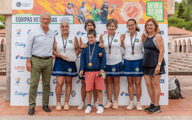 Títulos nacionais de equipas femininas a rodar 1 4