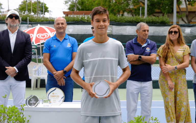 Francisco Sardinha e Constança Fernandes campeões nacionais de sub-14 5 6