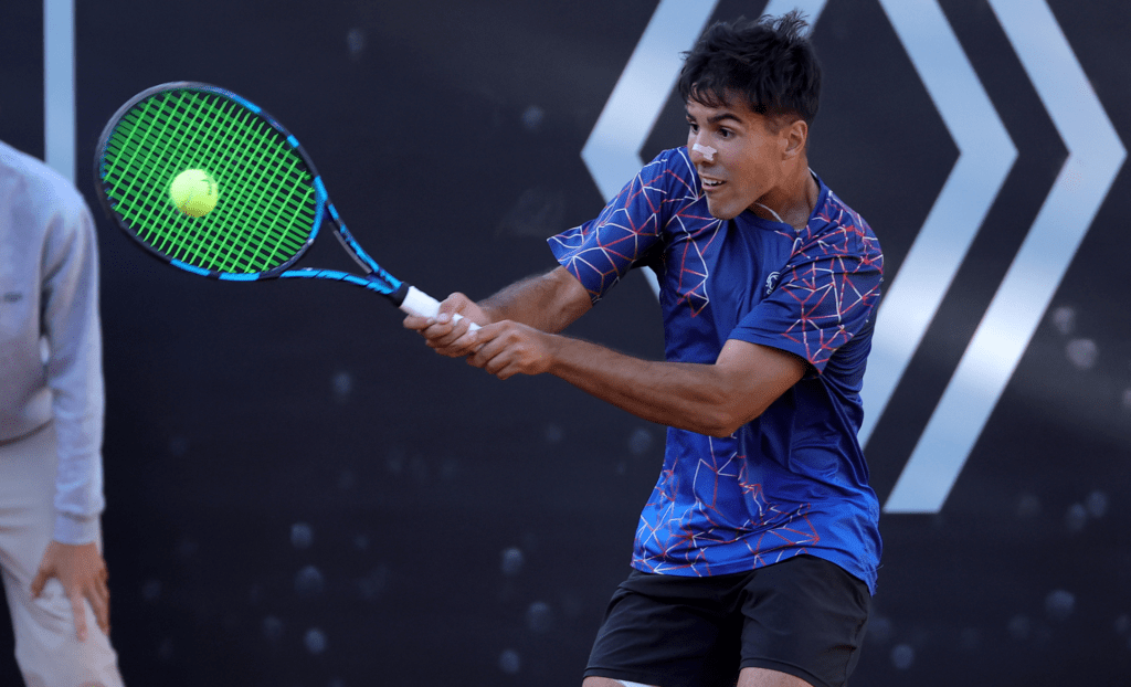 Tiago Torres completa quarteto na 2.ª ronda e a certeza de um português nos quartos de final da CT Porto Cup (vídeo) 3 2 54