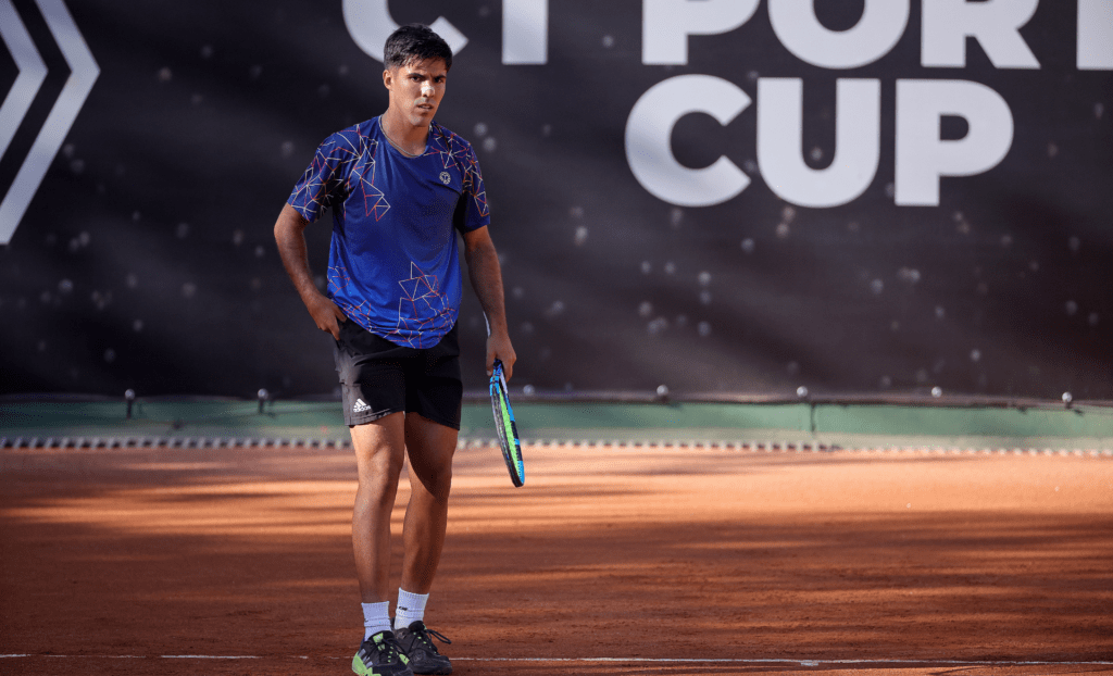 Tiago Torres completa quarteto na 2.ª ronda e a certeza de um português nos quartos de final da CT Porto Cup (vídeo) 1 3 58