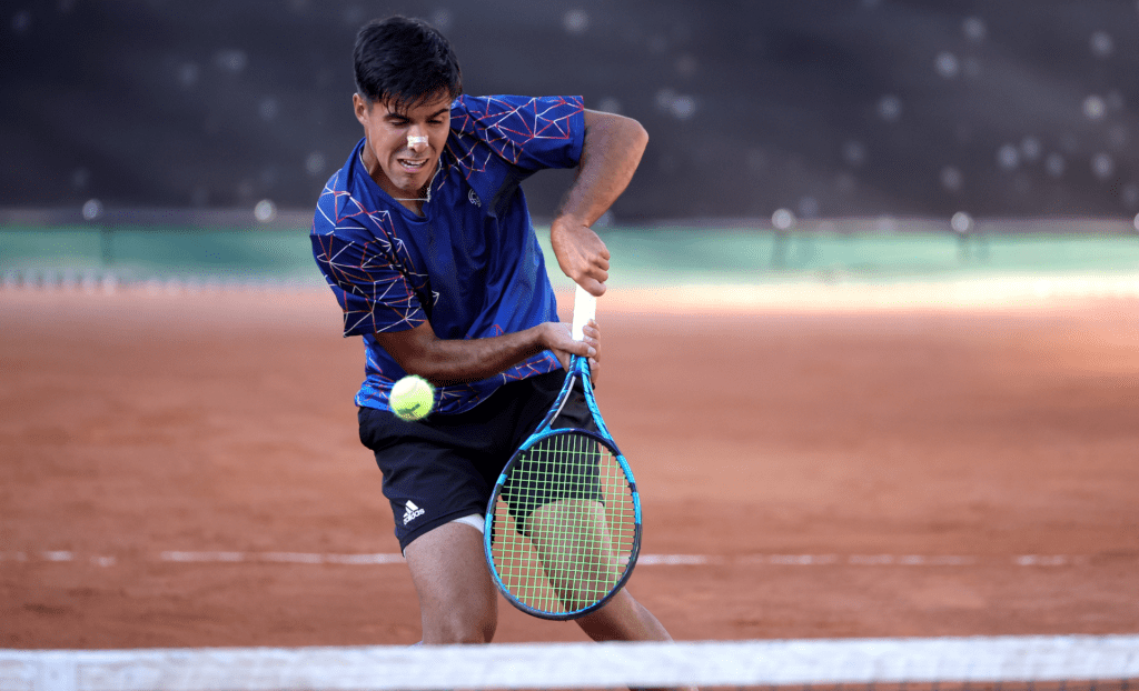 Tiago Torres completa quarteto na 2.ª ronda e a certeza de um português nos quartos de final da CT Porto Cup (vídeo) 2 5 51